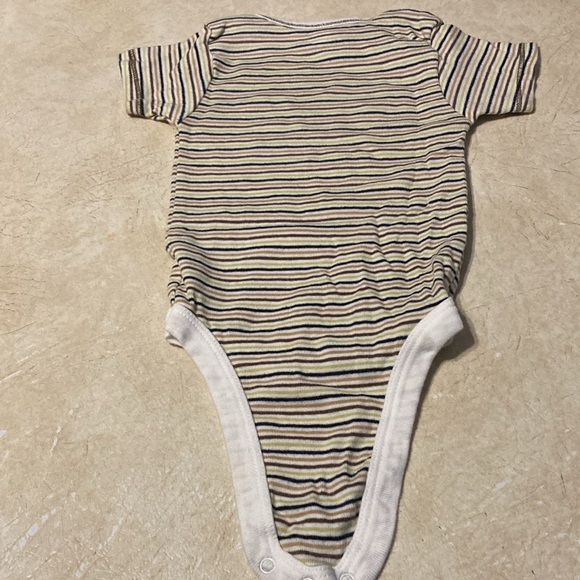 Boys 6-9 months striped onesie - Picture 4 of 4